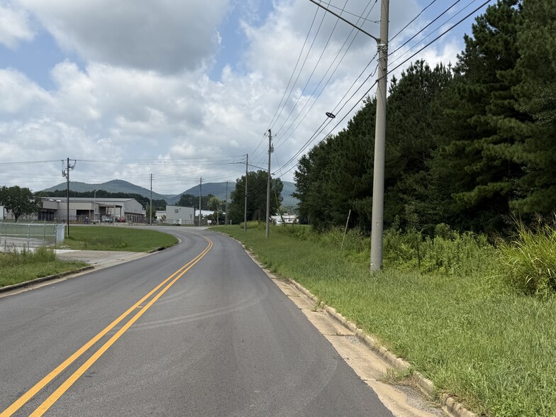 More Photos Of 65 National Dr, Anniston Land For Sale