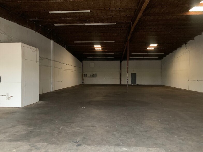 More Photos Of 10302-10308 Cash Rd, Stafford Warehouse For Lease