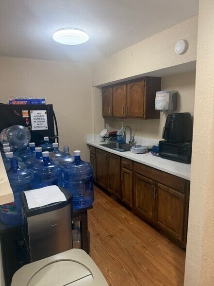 More Photos Of 5723 Whittier Blvd, Los Angeles Office For Sale