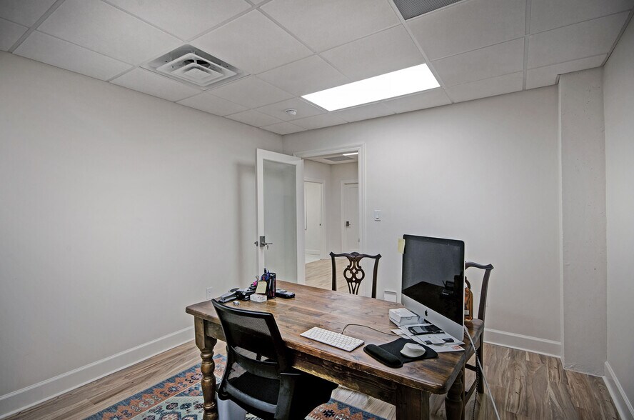 More Photos Of 905 N State St, Jackson Coworking Space