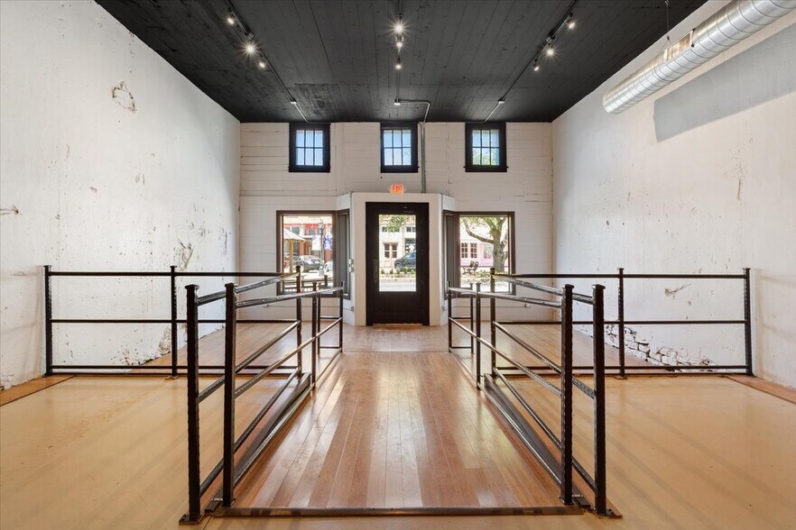 More Photos Of 125 N Pecan St, Hico General Retail For Sale
