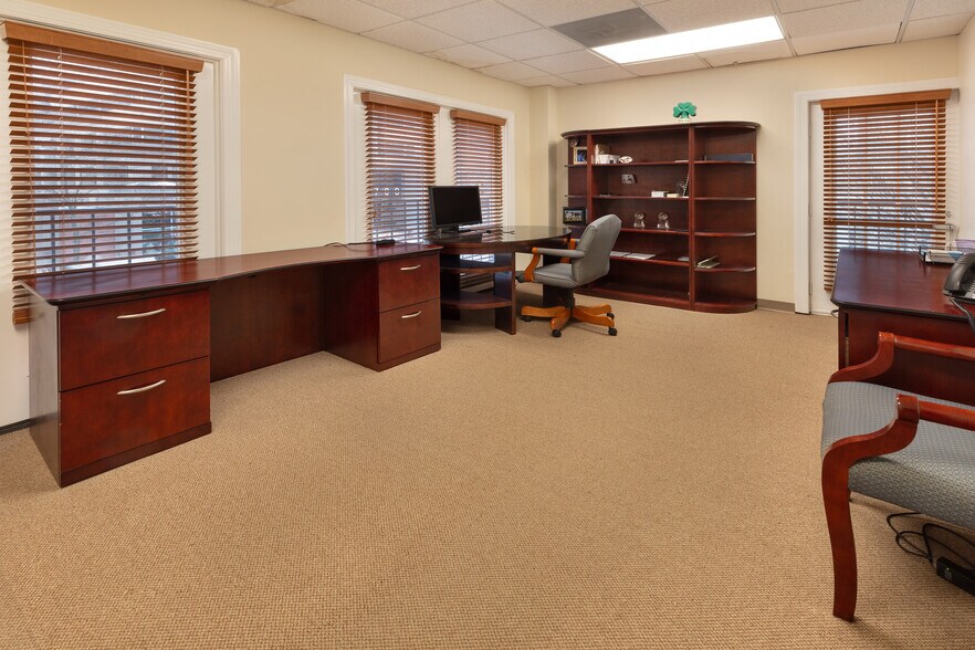 More Photos Of 7625 Wisconsin Ave, Bethesda Office For Sale