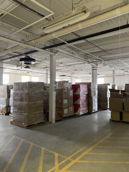 More Photos Of 1133 S 16th St, Manitowoc Warehouse For Sale