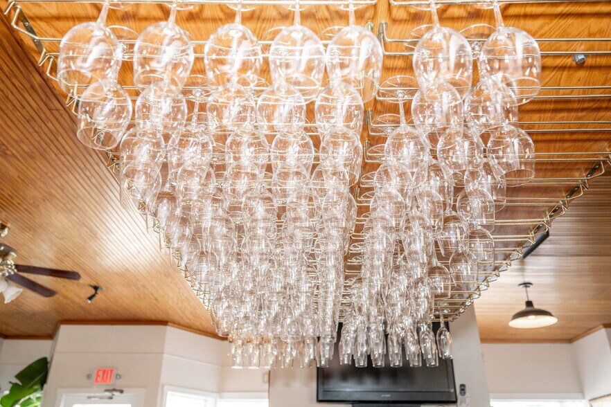 More Photos Of 2015 Madison rd, Cincinnati Storefront Retail Residential For Lease