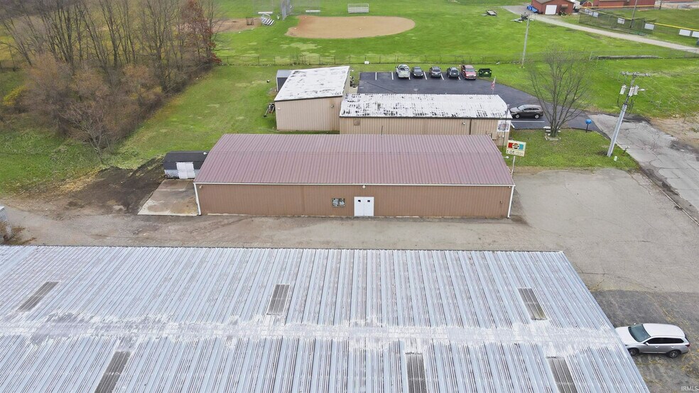 More Photos Of 1414 Armstong Rd, Warsaw Warehouse For Lease