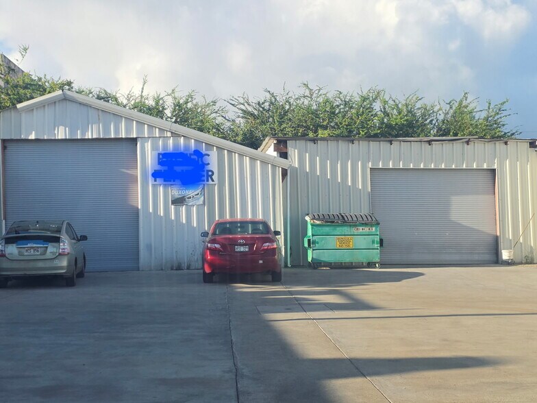 More Photos Of 2844-2850 Kaihikapu St, Honolulu Warehouse For Lease