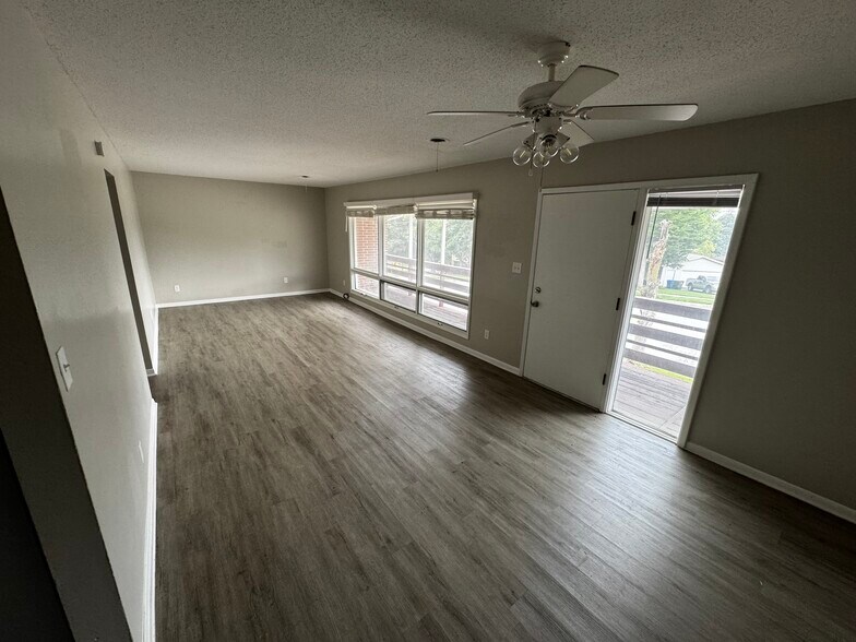 More Photos Of 2701-2727 Hubbell Ave, Des Moines Apartments For Sale