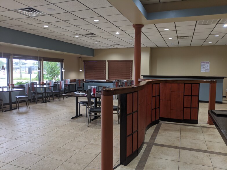More Photos Of 5151 Avenue H, Rosenberg Restaurant For Sale