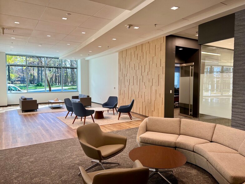 More Photos Of 3120 Fairview Park Dr, Falls Church Office For Lease