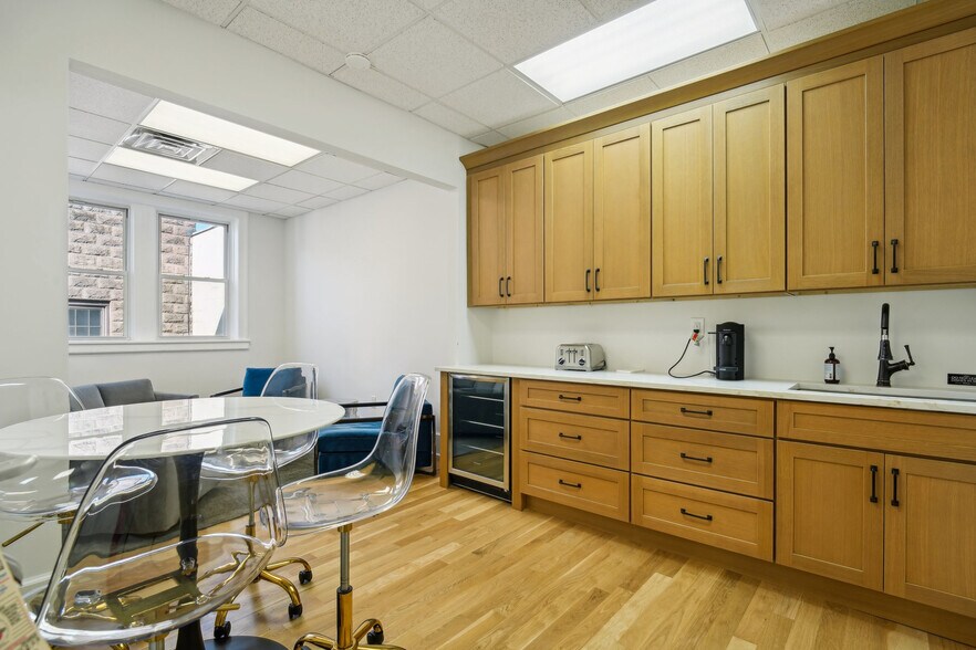 More Photos Of 2-4 Garber Sq, Ridgewood Restaurant For Sale