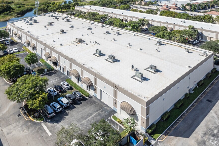 More Photos Of 12006-12060 Miramar Pky, Miramar Warehouse For Lease