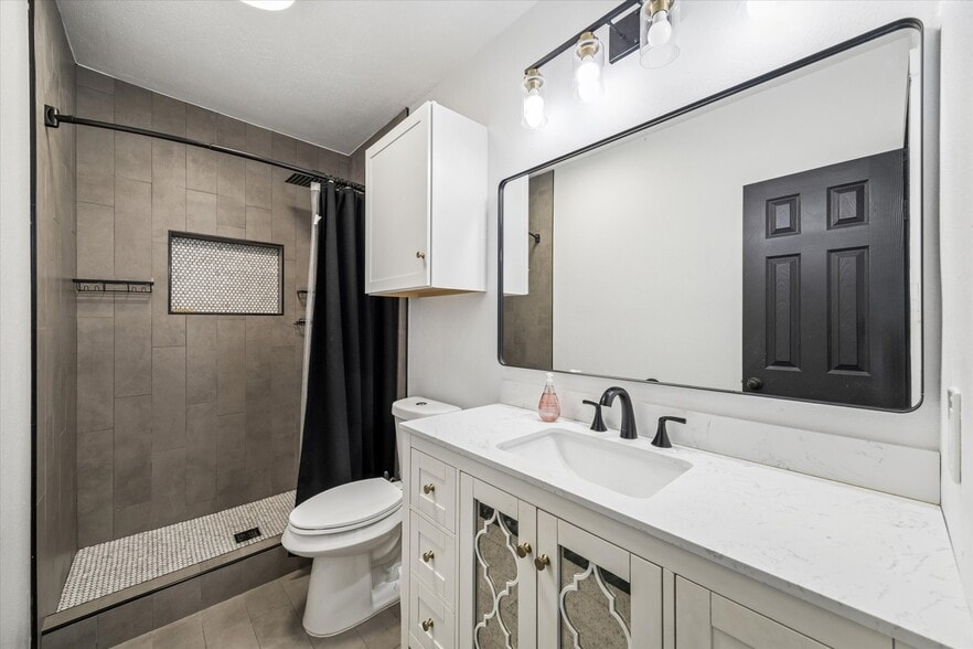 More Photos Of 5235 E 5th St, Katy Flex For Sale