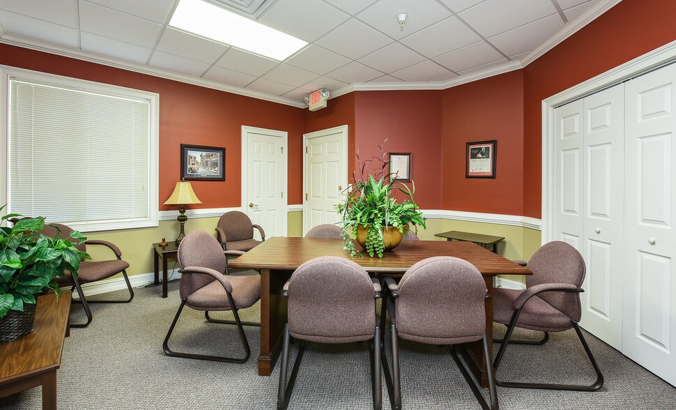 More Photos Of 3225 Shallowford Rd, Marietta Office For Lease