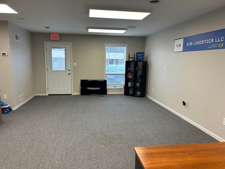 More Photos Of 1201 W College St, Liberty Office For Lease