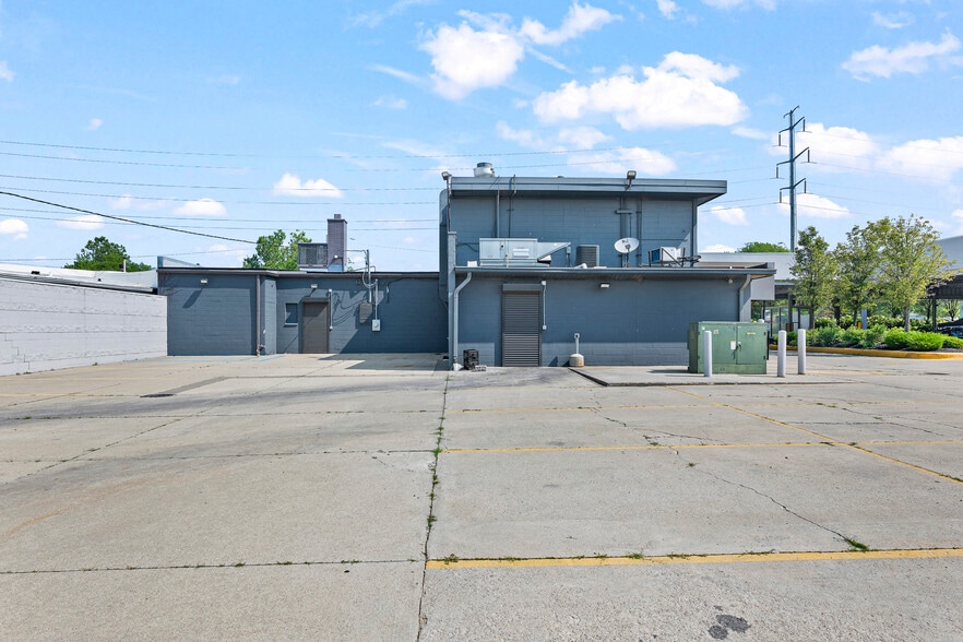 More Photos Of 21413 W 8 Mile Rd, Detroit Sports And Entertainment For Sale