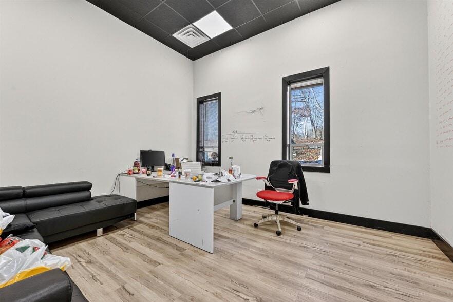 More Photos Of 297 Margaret King Ave, Ringwood Warehouse For Sale