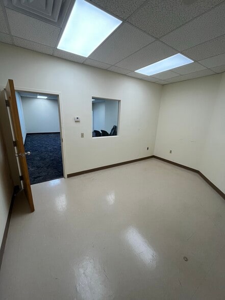 More Photos Of 875 Centerville Rd, Warwick Office For Sale