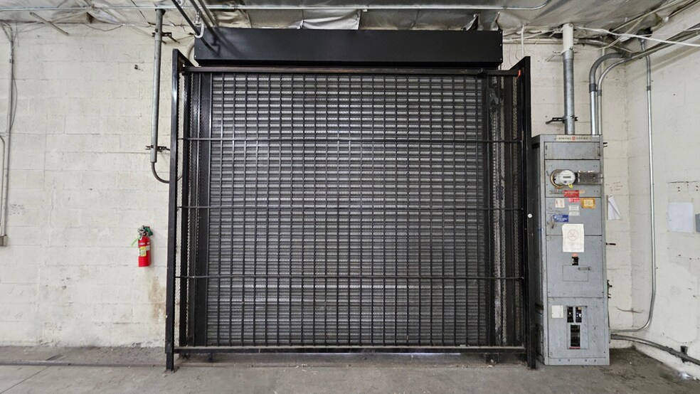 More Photos Of 929 E 14th St, Los Angeles Warehouse For Lease