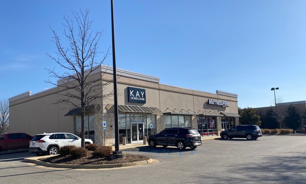 More Photos Of 3978 N Gloster St, Tupelo Storefront For Lease