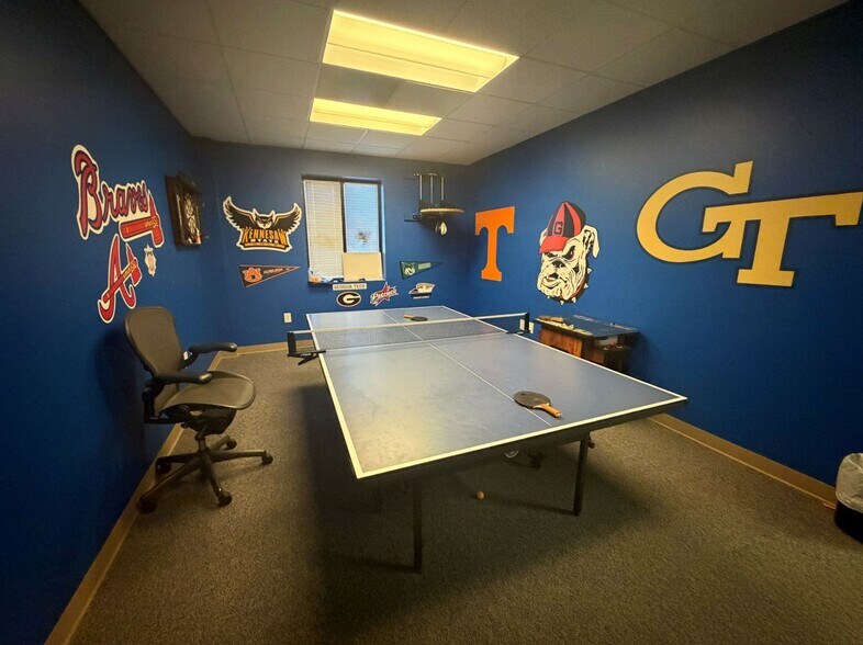 More Photos Of 2126 Defoors Ferry Rd NW, Atlanta Office For Sale