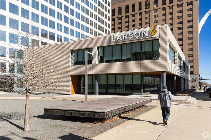 More Photos Of 100 N Broadway, Saint Louis Office For Lease