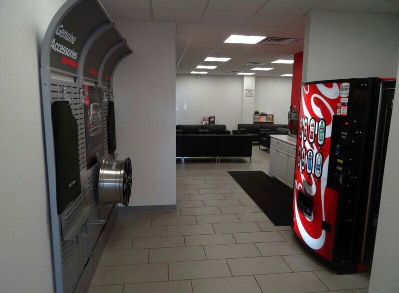 More Photos Of 813 S Parkway St, Corinth Auto Dealership For Sale