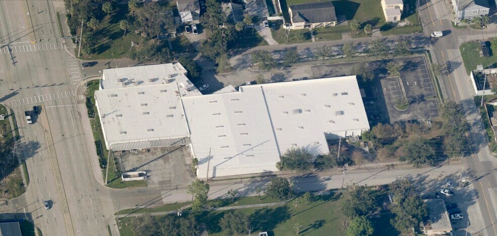 More Photos Of 904 S 20th St, Tampa Warehouse For Lease