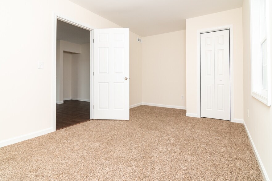 More Photos Of 105 E Adams St, Georgetown Apartments For Sale