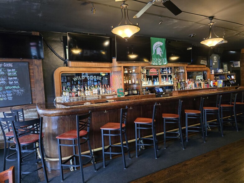 More Photos Of 4263 Lincoln Ave, Chicago Restaurant For Sale