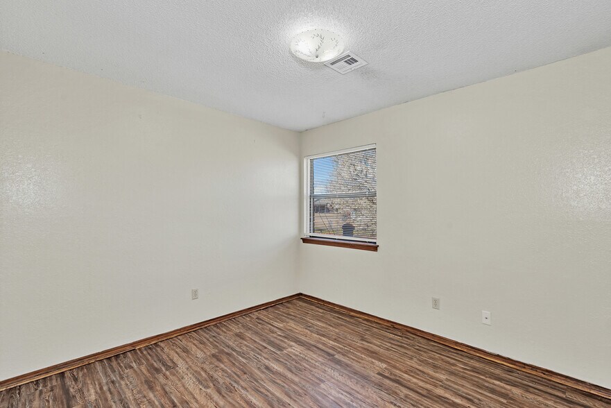 More Photos Of 210 NW North St, Minco Apartments For Sale