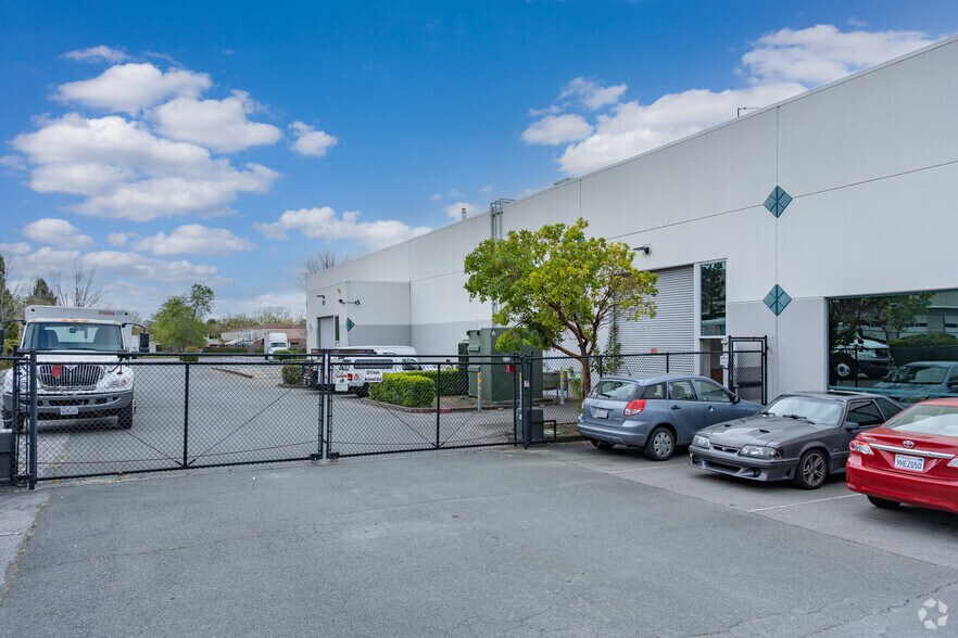 More Photos Of 2200-2240 S McDowell Boulevard Ext, Petaluma Manufacturing For Lease