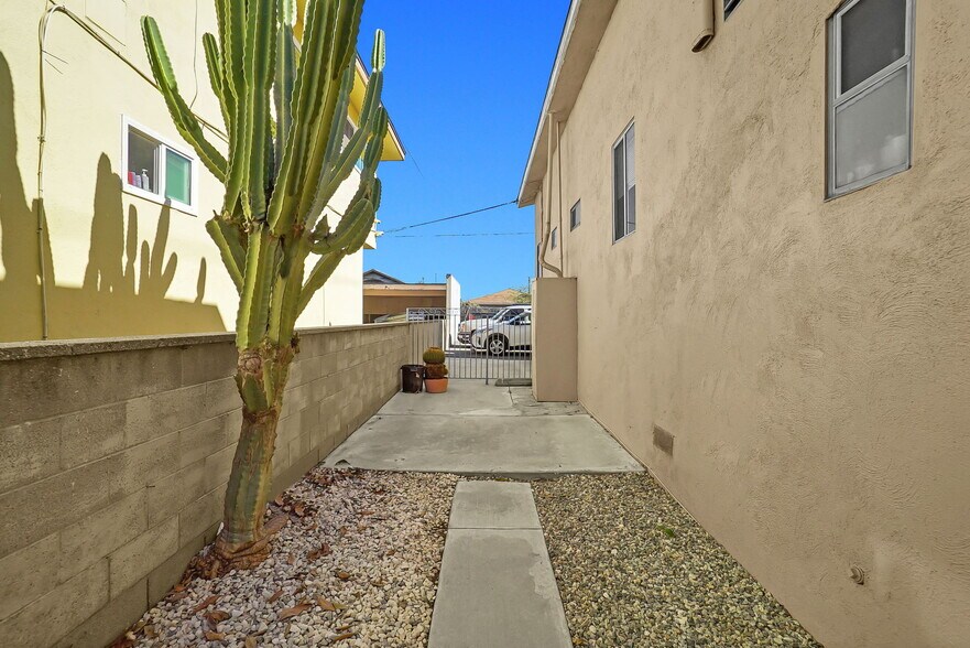 More Photos Of 252 S 7th St, Montebello Apartments For Sale