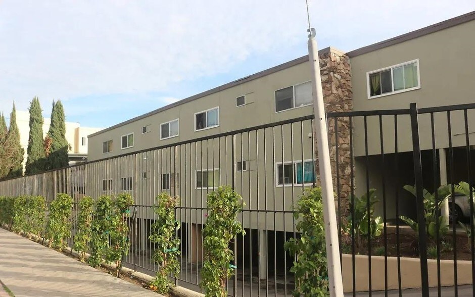 More Photos Of 14420-14432 Valerio St, Van Nuys Apartments For Sale