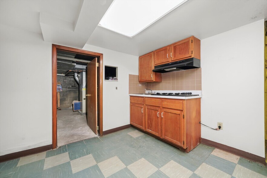 More Photos Of 2024 W 79th St, Chicago Medical For Sale