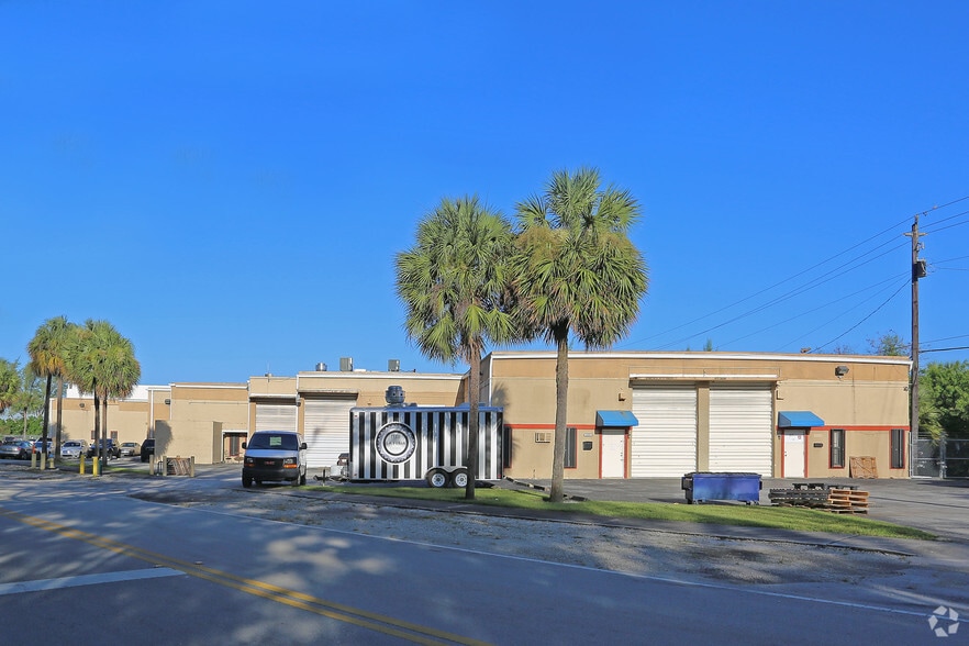 More Photos Of 1301-1357 NW 155th Dr, Miami Warehouse For Lease