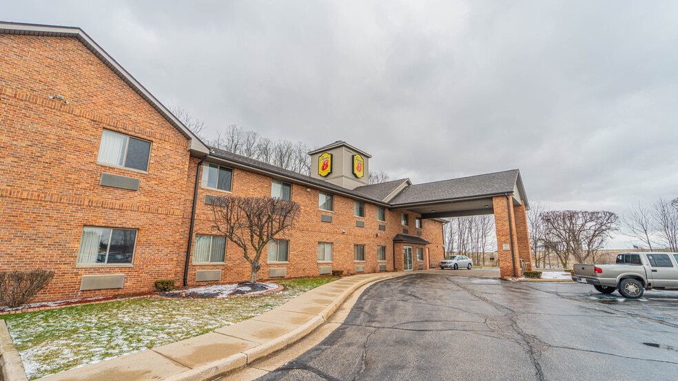 More Photos Of 3005 John Howell Dr, Valparaiso Hotel For Sale