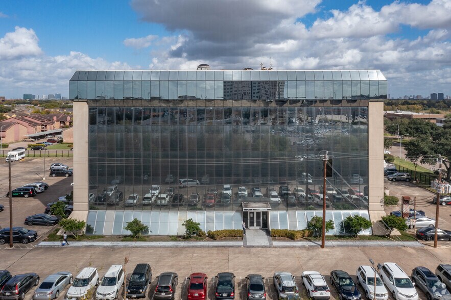 More Photos Of 9888 Bissonnet St, Houston Medical For Lease