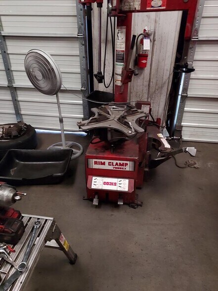 More Photos Of 301 N Logan St, Gaffney Auto Repair For Sale