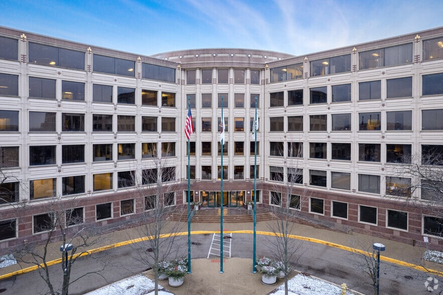 More Photos Of 1751 Lake Cook Rd, Deerfield Office For Lease