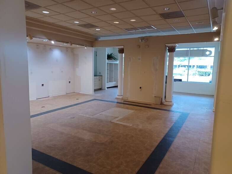 More Photos Of 6062-6074 SE Federal Hwy, Stuart Storefront Retail Office For Sale