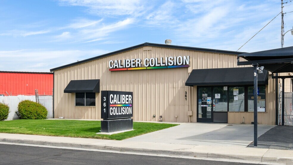 More Photos Of 361 N Minnewawa Ave, Clovis Service For Sale