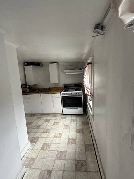 More Photos Of 90 Medford Ave, Patchogue Medical For Sale