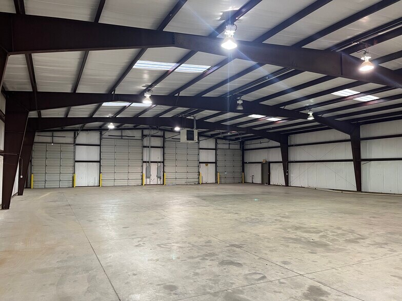 More Photos Of 9700 Pole Rd, Oklahoma City Warehouse For Lease