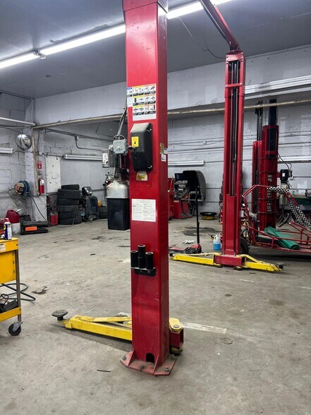 More Photos Of 1100 W 41st St, Baltimore General Retail For Sale