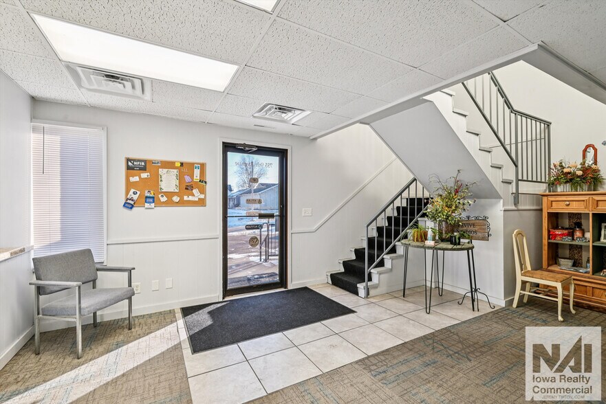 More Photos Of 755 9th Ave, Marion Office For Lease
