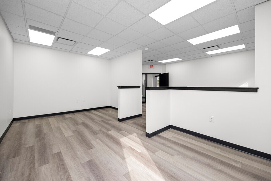 More Photos Of 9941 York Theta Dr, North Royalton Service For Lease