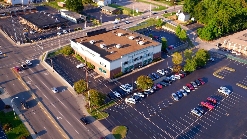More Photos Of 624 S Green River Rd, Evansville Storefront For Sale