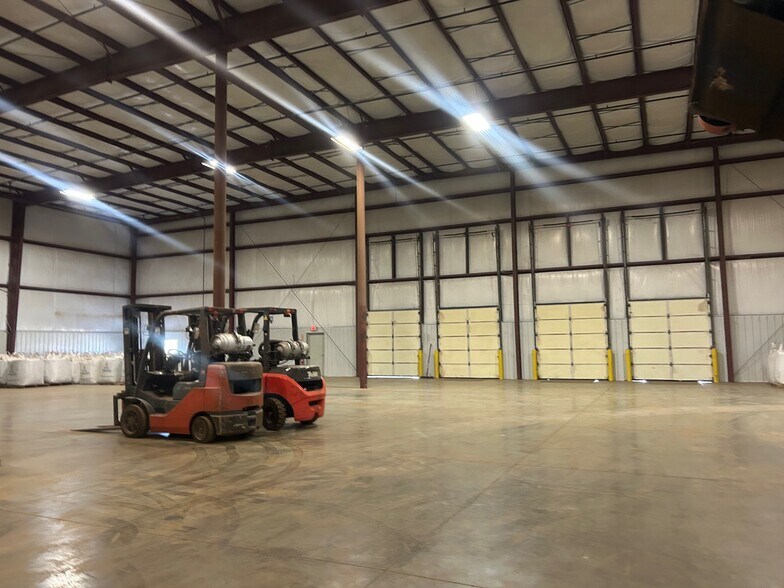 More Photos Of 40 Triplett Dr, London Warehouse For Lease