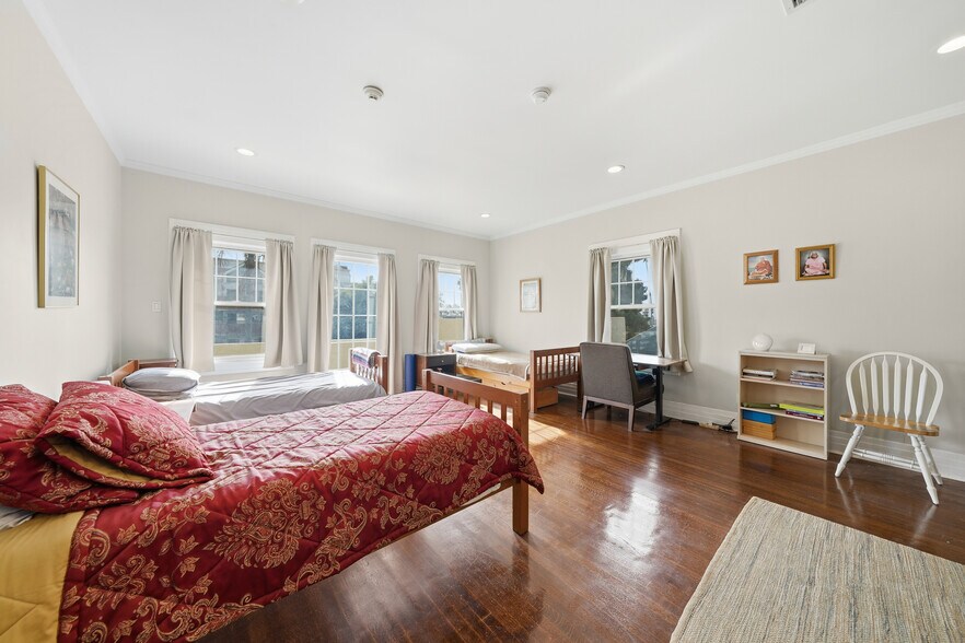 More Photos Of 3741 W 27th St, Los Angeles Specialty For Sale