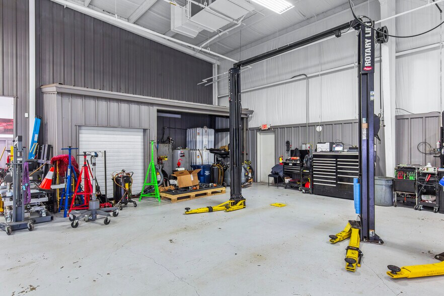 More Photos Of 5385 N I 55 St, Jackson Auto Dealership For Sale